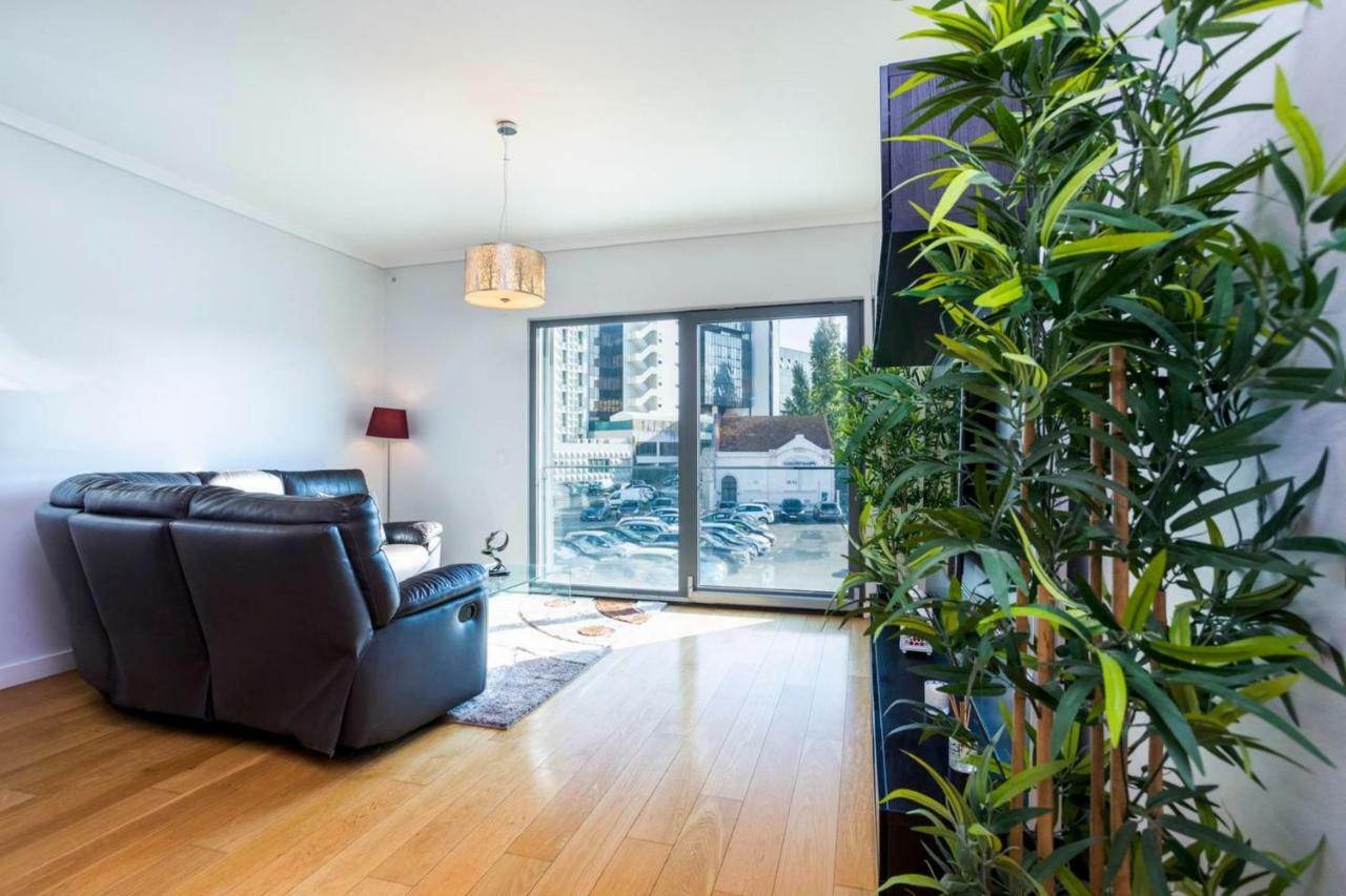 Guestready - Spacious Campolide Family Apt Fits 6 Lisbon Luaran gambar